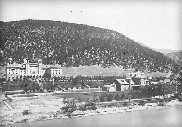 Historic view of the Glenwood Hot Springs Resort Bathhouse and Pool with Hotel Colorado behind ca 1890s