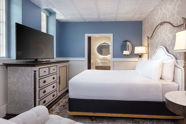 Boutique Queen Room in the Hotel 1888 at Glenwood Hot Springs Resort
